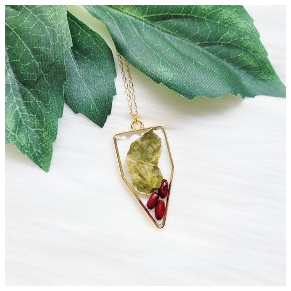 Handnade Pendant Necklace Green Red and Gold Pressed Dried Leaves and Berries - Picture 10 of 10